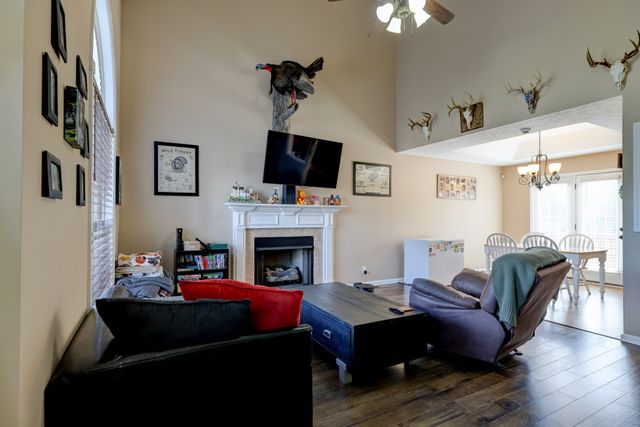 3747 Fox Hole Dr, Clarksville, TN 37040
