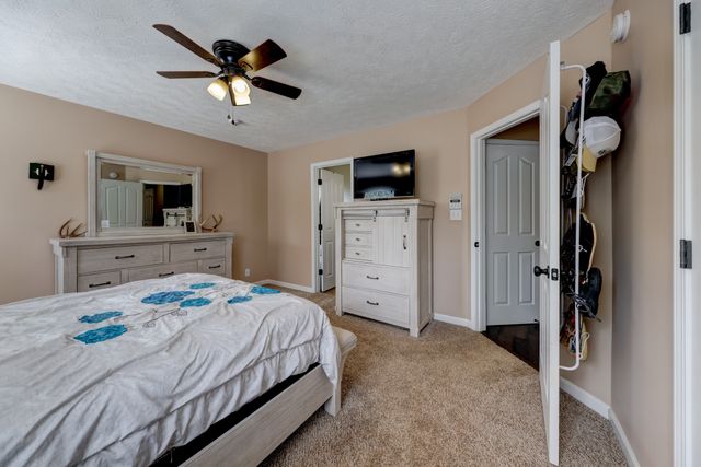 3747 Fox Hole Dr, Clarksville, TN 37040