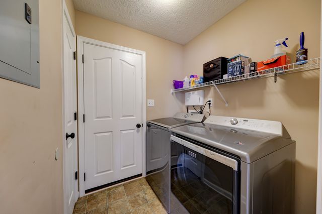 3747 Fox Hole Dr, Clarksville, TN 37040