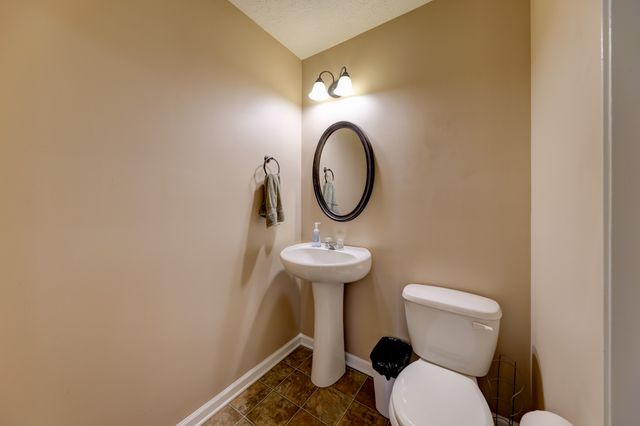 3747 Fox Hole Dr, Clarksville, TN 37040