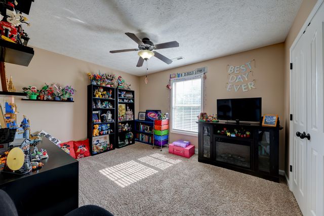 3747 Fox Hole Dr, Clarksville, TN 37040