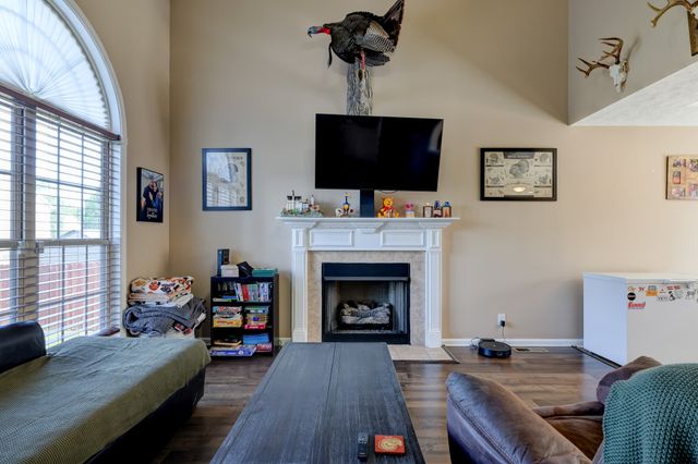 3747 Fox Hole Dr, Clarksville, TN 37040