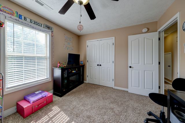 3747 Fox Hole Dr, Clarksville, TN 37040