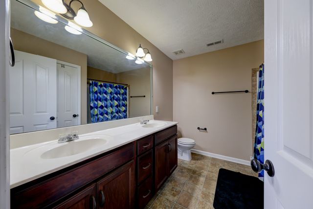 3747 Fox Hole Dr, Clarksville, TN 37040