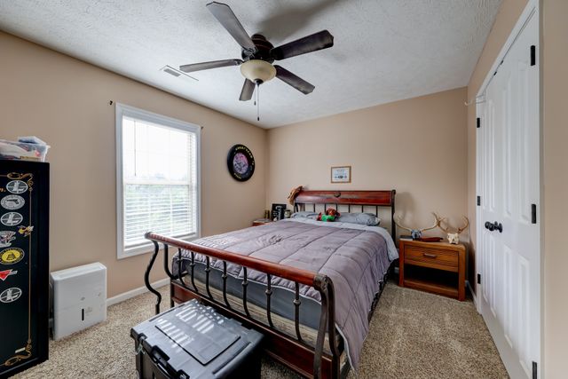 3747 Fox Hole Dr, Clarksville, TN 37040