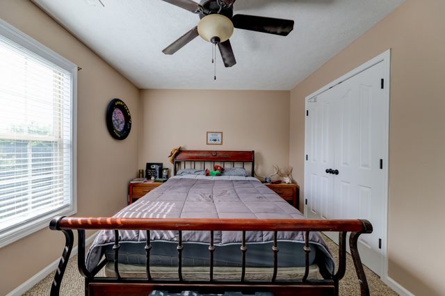 3747 Fox Hole Dr, Clarksville, TN 37040