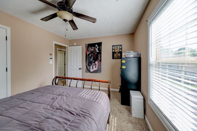 3747 Fox Hole Dr, Clarksville, TN 37040