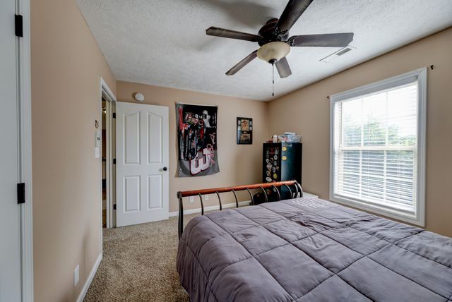 3747 Fox Hole Dr, Clarksville, TN 37040