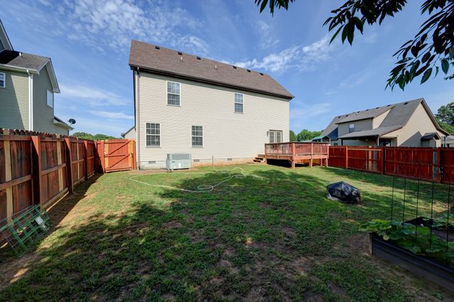 3747 Fox Hole Dr, Clarksville, TN 37040