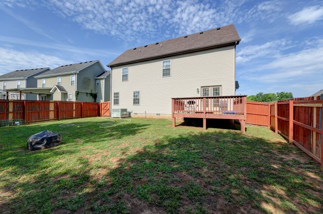 3747 Fox Hole Dr, Clarksville, TN 37040