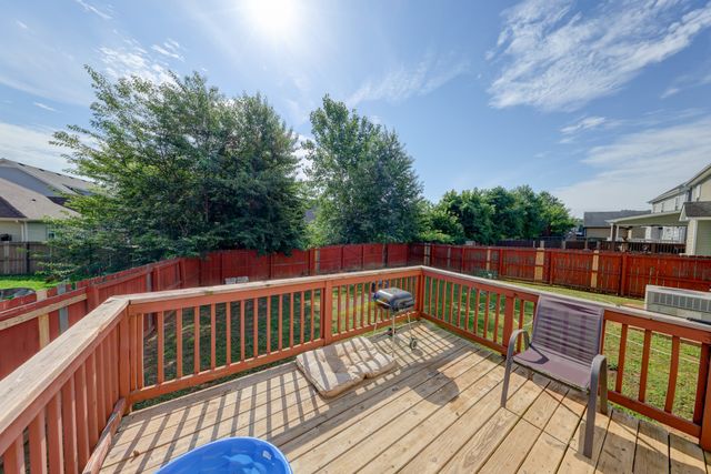 3747 Fox Hole Dr, Clarksville, TN 37040