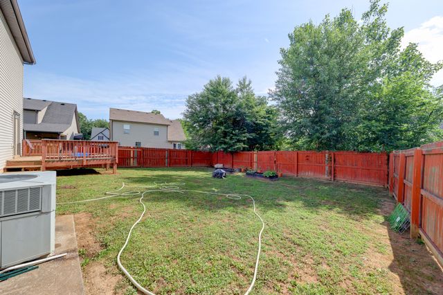 3747 Fox Hole Dr, Clarksville, TN 37040