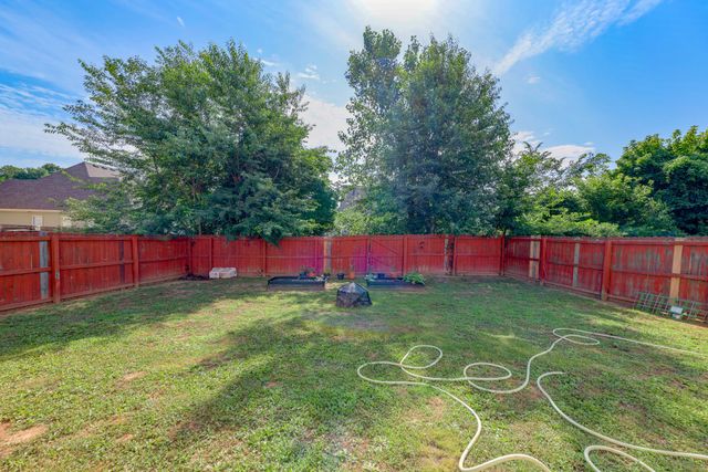 3747 Fox Hole Dr, Clarksville, TN 37040