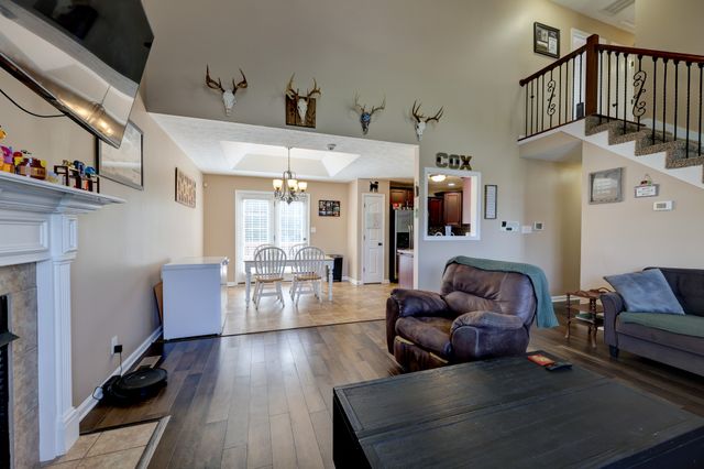 3747 Fox Hole Dr, Clarksville, TN 37040