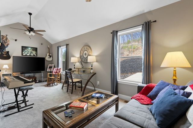 1281 Twisted Oak Road, Talking Rock, GA 30175