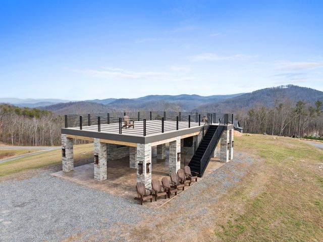 1281 Twisted Oak Road, Talking Rock, GA 30175