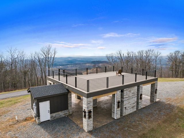 1281 Twisted Oak Road, Talking Rock, GA 30175