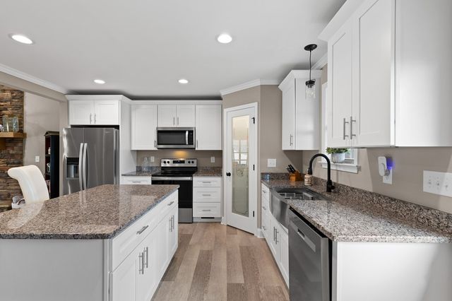 1281 Twisted Oak Road, Talking Rock, GA 30175