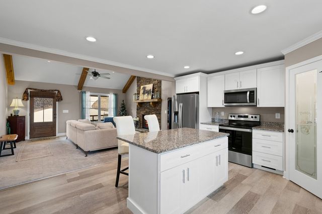 1281 Twisted Oak Road, Talking Rock, GA 30175