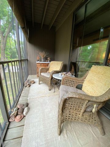 6075 Lincoln Drive 201, Edina, MN 55436
