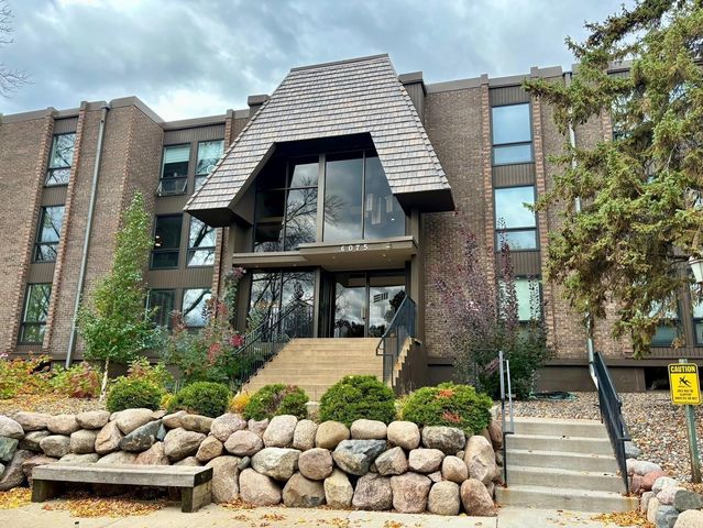 6075 Lincoln Drive 201, Edina, MN 55436