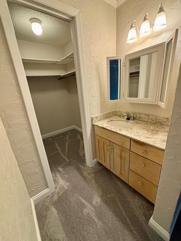 6075 Lincoln Drive 201, Edina, MN 55436