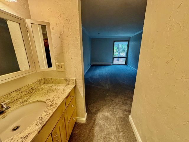 6075 Lincoln Drive 201, Edina, MN 55436