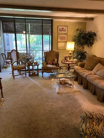 6075 Lincoln Drive 201, Edina, MN 55436