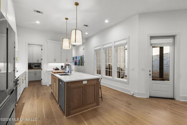 106 Water Street, Madison, MS 39110