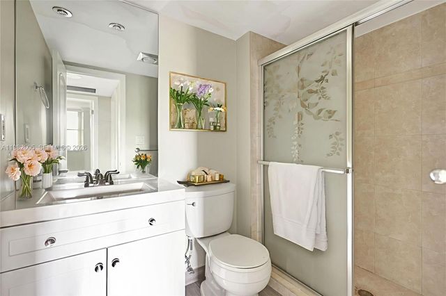 20100 W Country Club Dr 204, Aventura, FL 33180