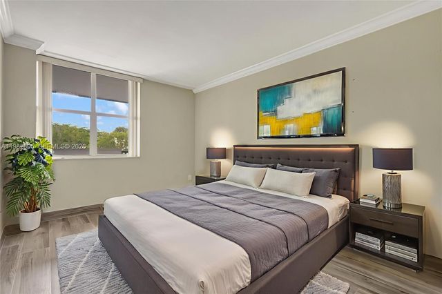 20100 W Country Club Dr 204, Aventura, FL 33180