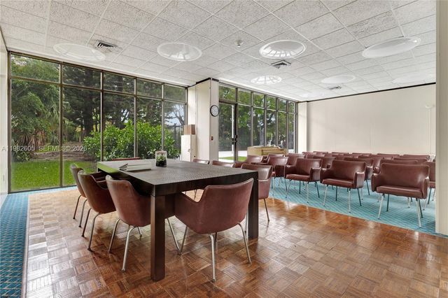 20100 W Country Club Dr 204, Aventura, FL 33180