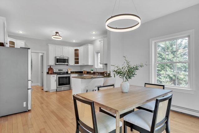 10 Moss St, Burlington, MA 01803