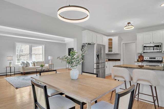 10 Moss St, Burlington, MA 01803