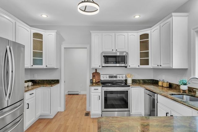 10 Moss St, Burlington, MA 01803