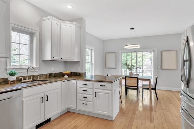 10 Moss St, Burlington, MA 01803