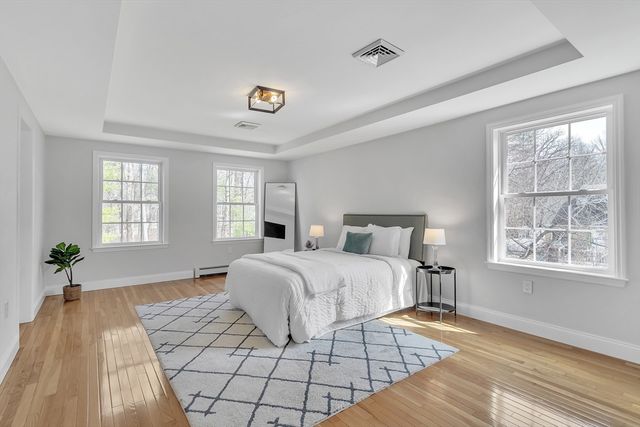 10 Moss St, Burlington, MA 01803