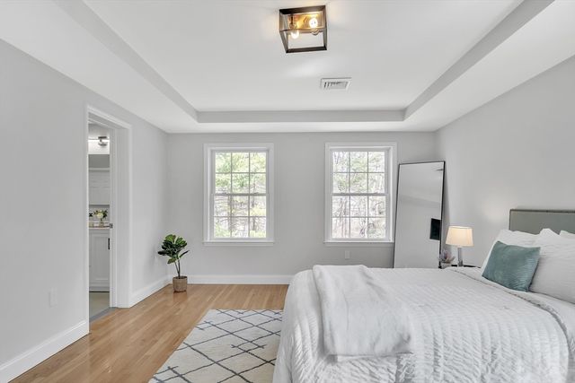 10 Moss St, Burlington, MA 01803