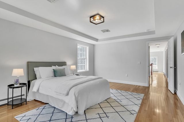 10 Moss St, Burlington, MA 01803