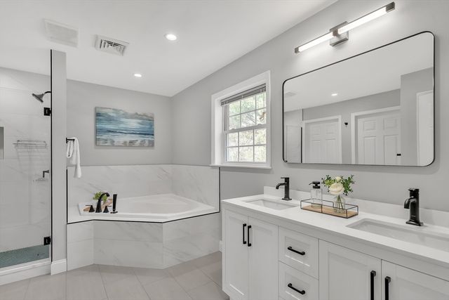 10 Moss St, Burlington, MA 01803