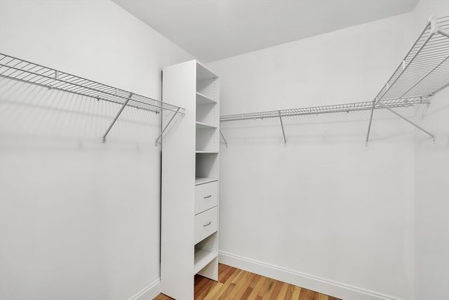 10 Moss St, Burlington, MA 01803