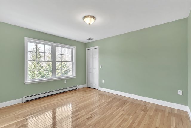 10 Moss St, Burlington, MA 01803