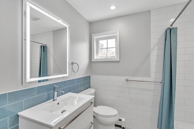 10 Moss St, Burlington, MA 01803