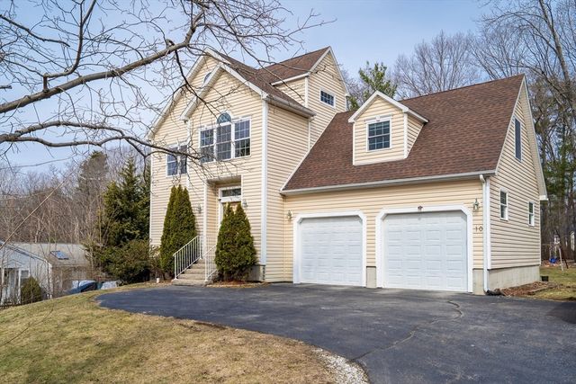 10 Moss St, Burlington, MA 01803