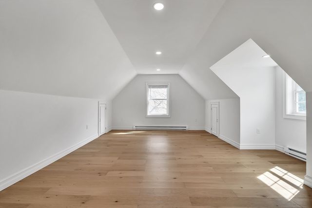 10 Moss St, Burlington, MA 01803