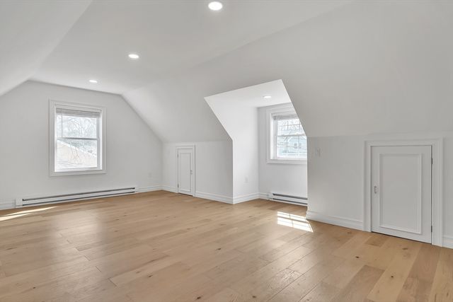 10 Moss St, Burlington, MA 01803