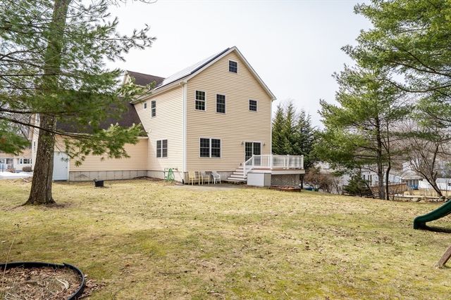 10 Moss St, Burlington, MA 01803