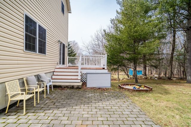 10 Moss St, Burlington, MA 01803