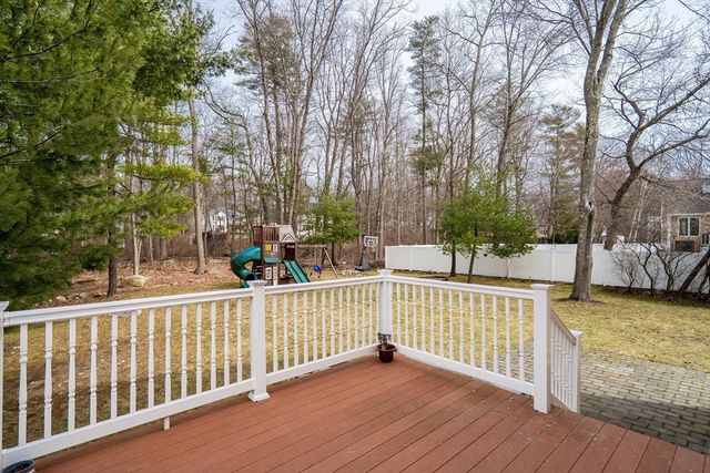 10 Moss St, Burlington, MA 01803