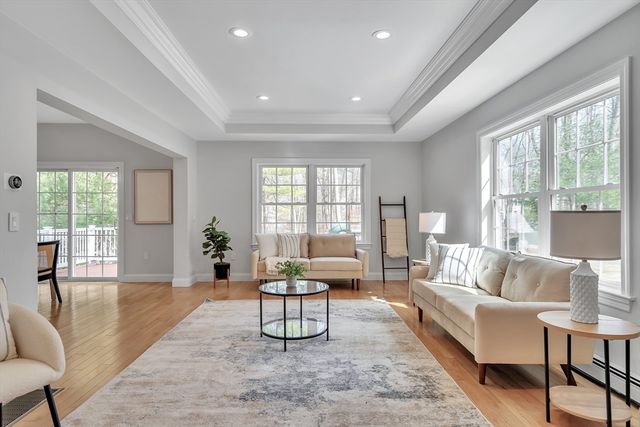 10 Moss St, Burlington, MA 01803